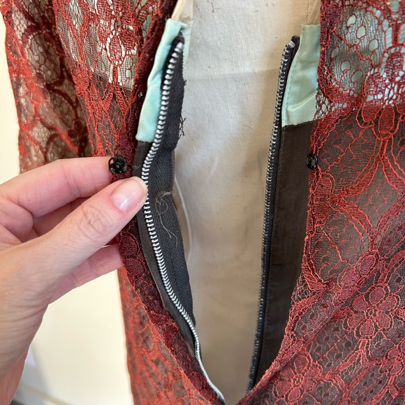 Vintage 1960s Leslie Pomer Rust Lace Shift Dress - Picture 5 of 5